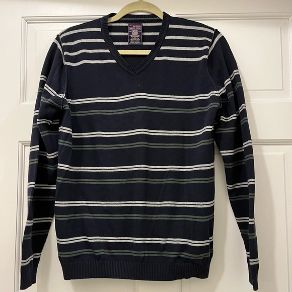 - Casual unisex black sweater with horizontal white and green stripes - Picture 1 of 9